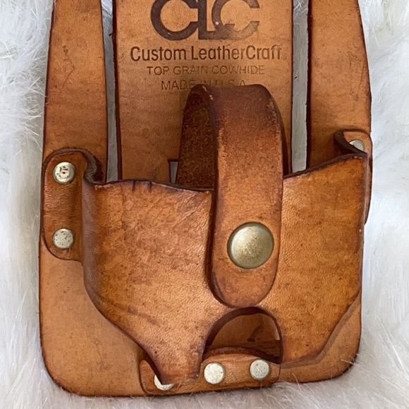 Hardware brown leather belted holder Excellent - Picture 2 of 5